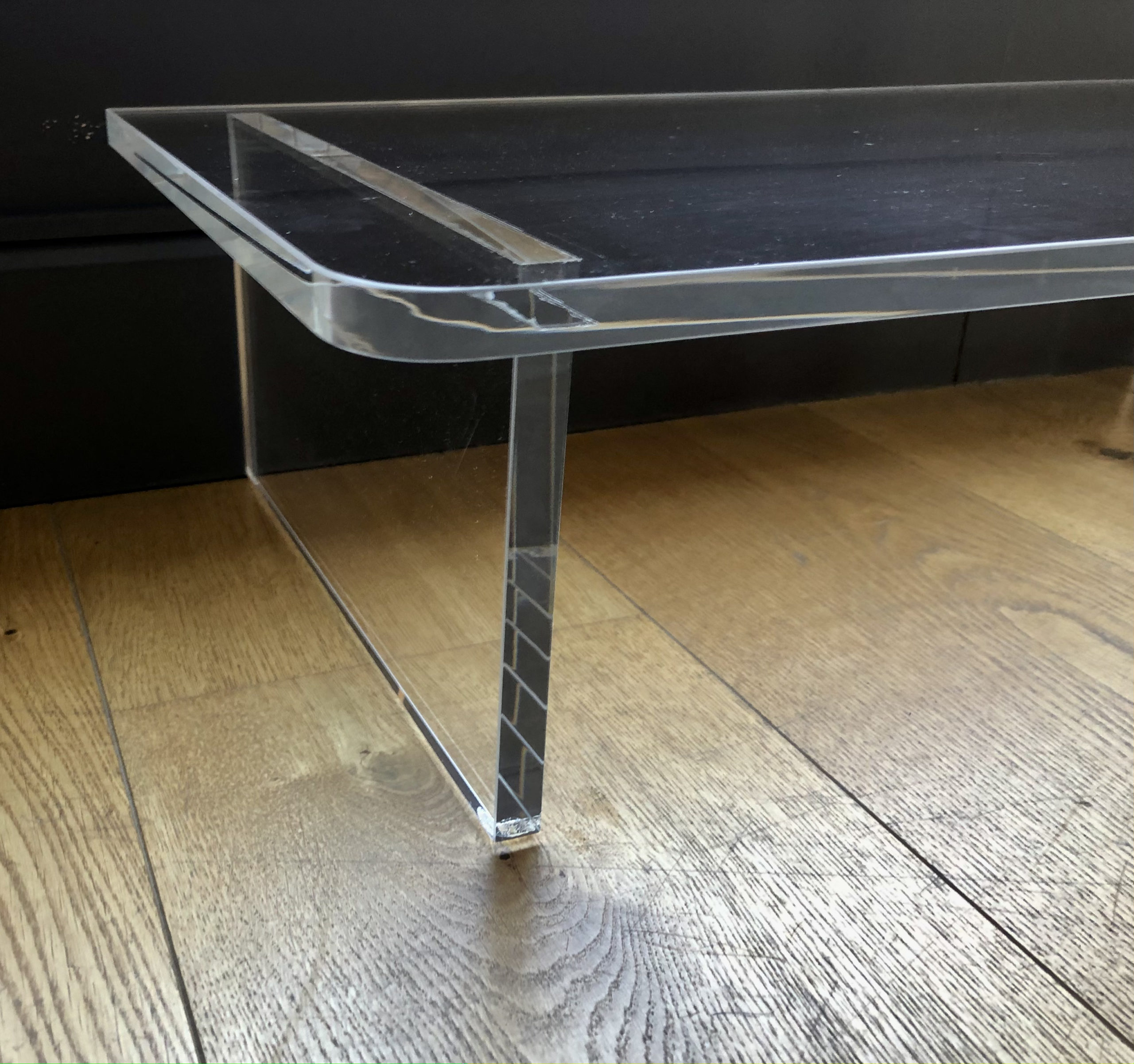 Table en plexiglass, conception Atelier LR Création