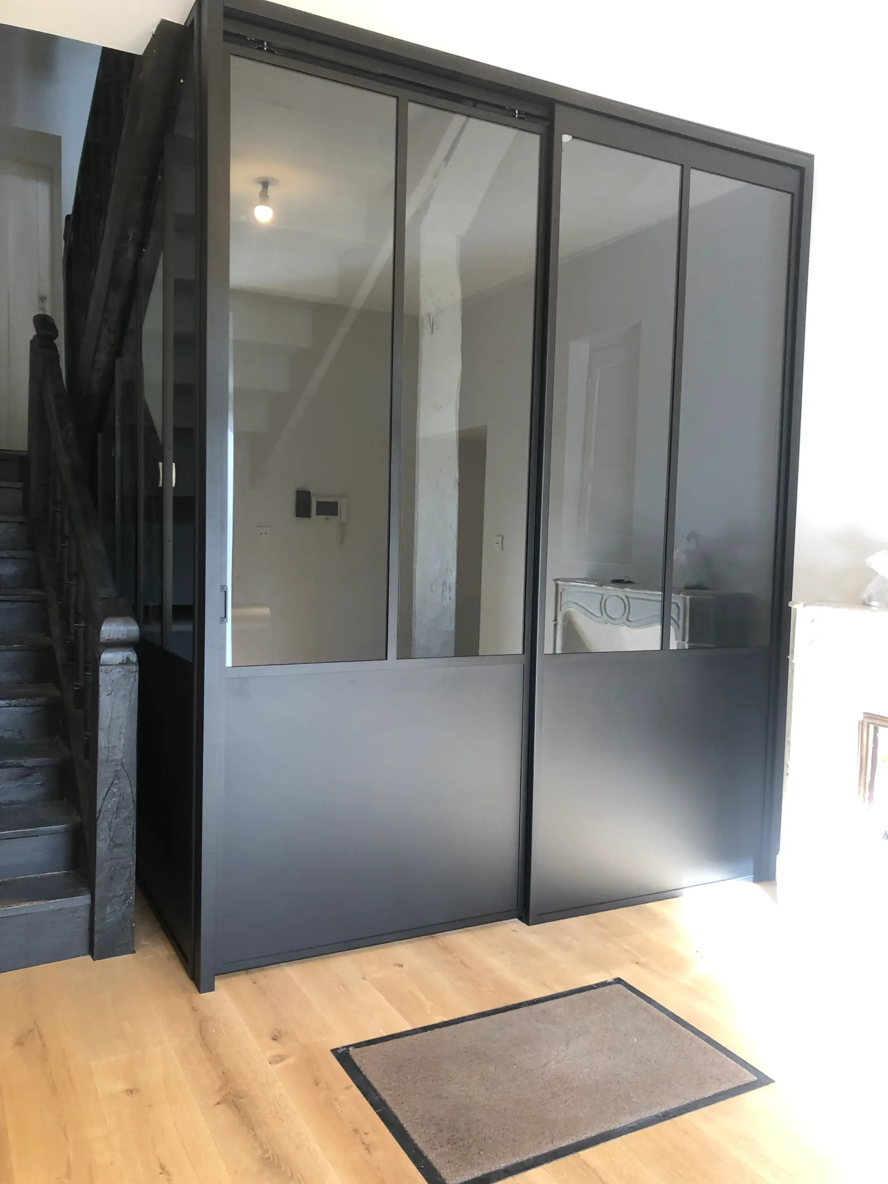 Création d'un vestiaire sous escalier 9