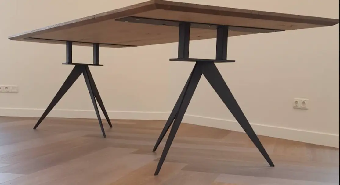 création table avec pieds en métal